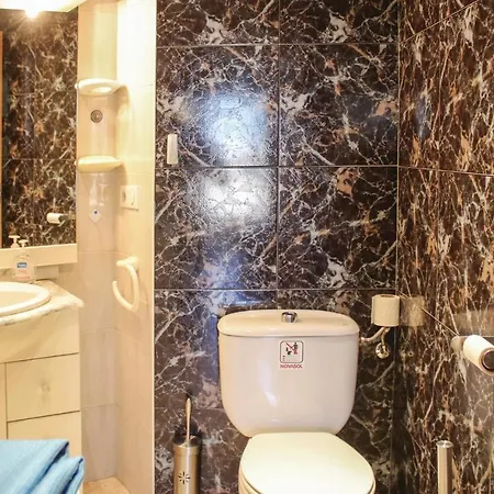 Beautiful In Benalmdena With 2 Bedrooms, Wifi And Outdoor Swimming Pool *